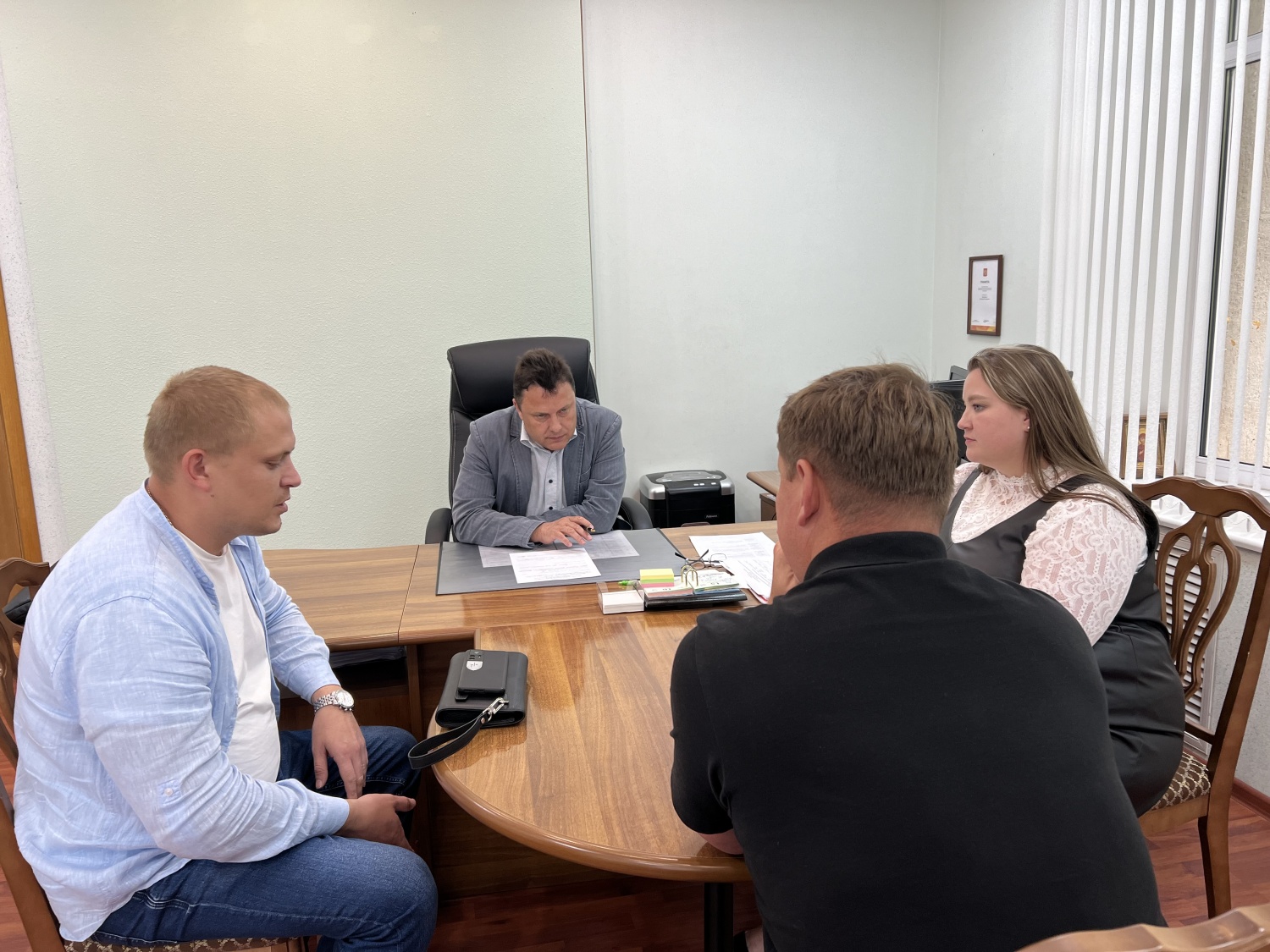 Глава Бессоновского района Александр Воронков провёл личный приём граждан Глава Бессоновского района Александр Воронков провёл личный приём граждан