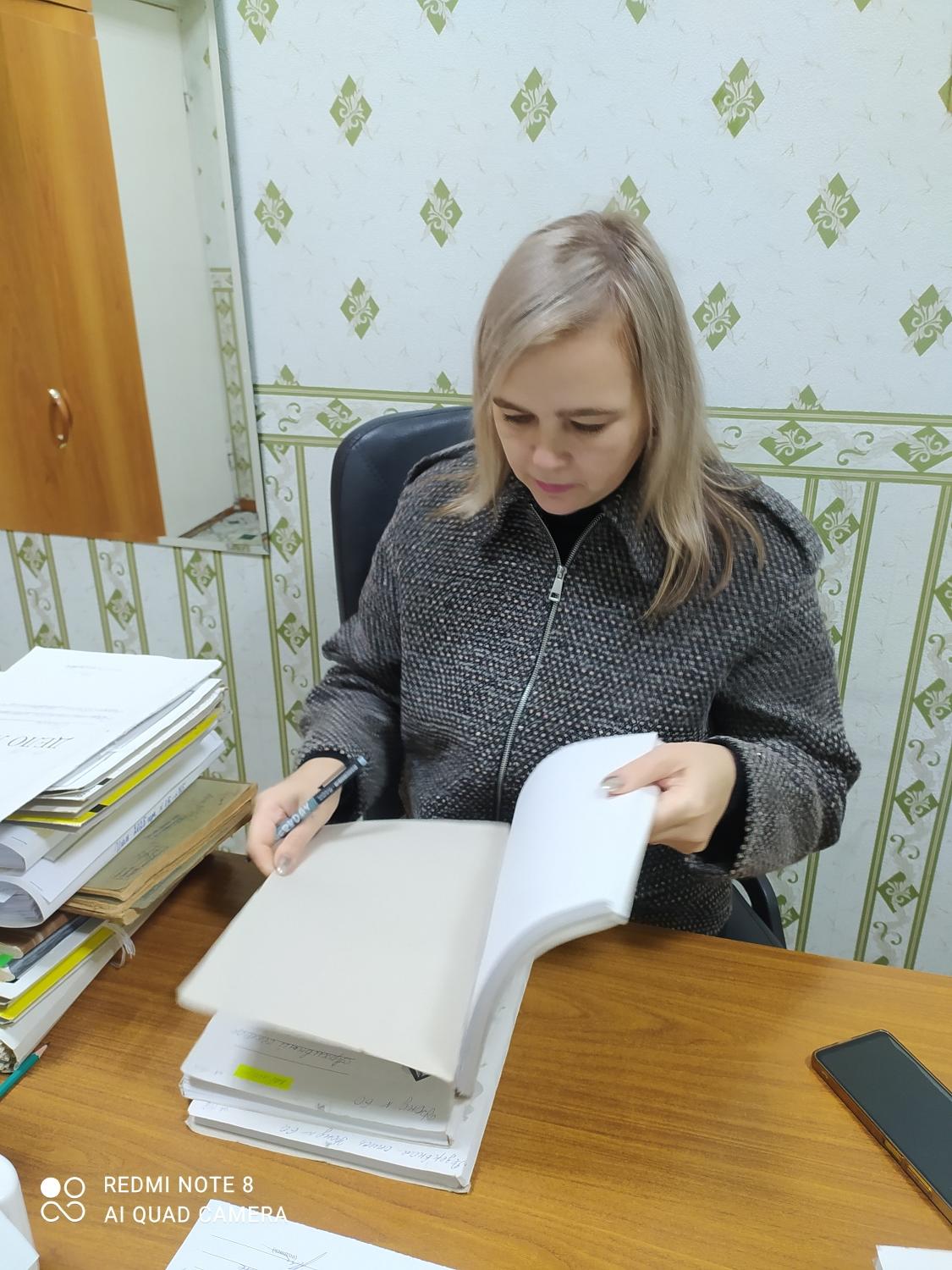 В архивном отделе администрации Бессоновского района проведена индивидуальная консультацию с ответственным специалистом за делопроизводство и архив Финансового управления администрации  Бессоновского района