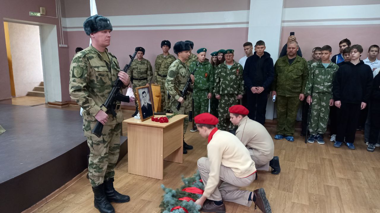 В средней школе №2 с.Грабово  прошла линейка Памяти  и областные соревнования по стрелковому поединку 