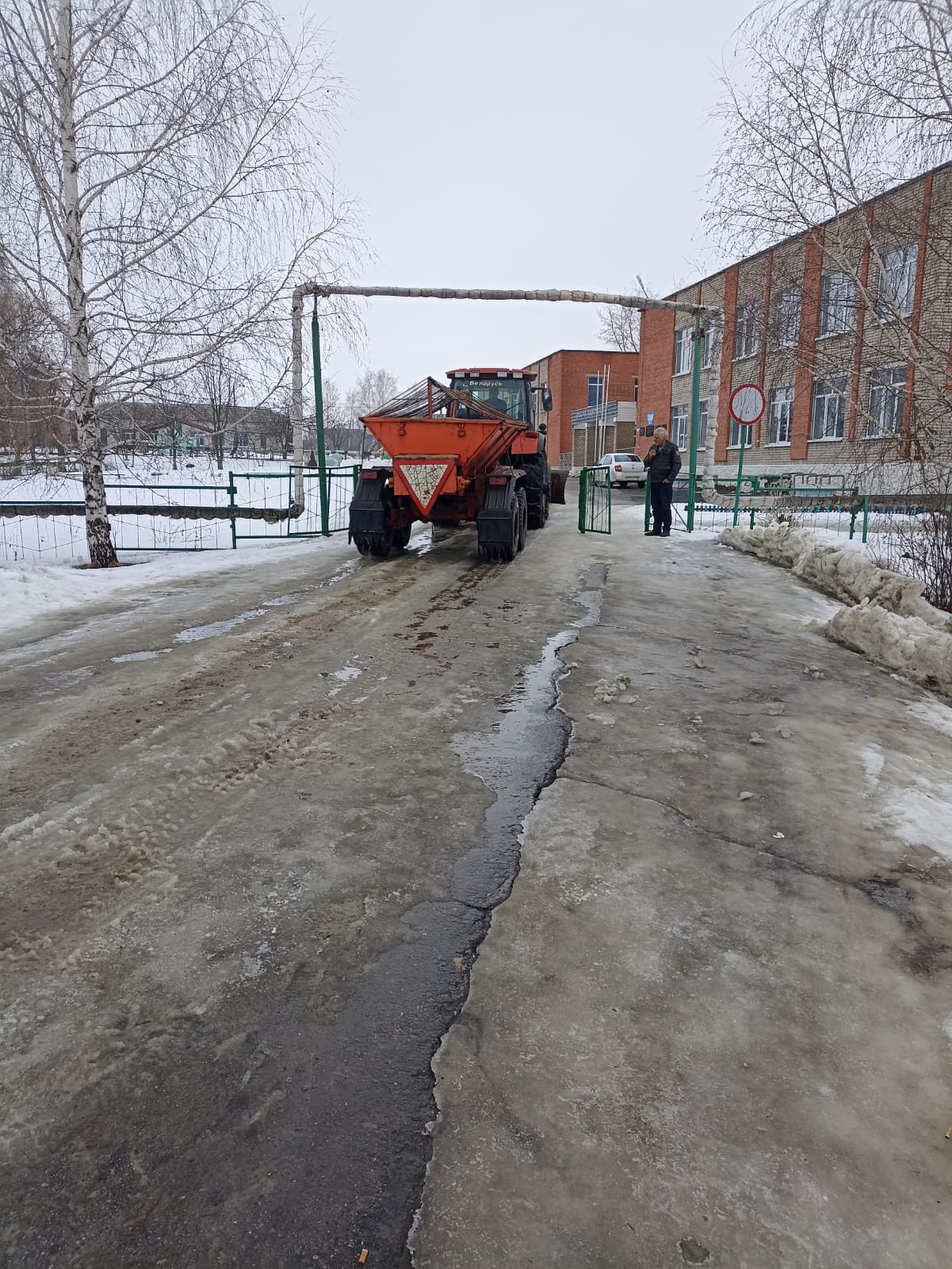 В селе Вазерки проведены работы по обработке автодорог В селе Вазерки проведены работы по обработке автодорог
