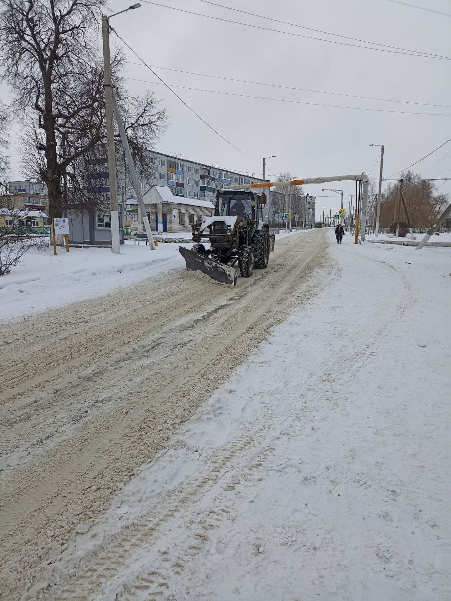 На территории Бессоновского района проведены работы по очистке дорог от снега На территории Бессоновского района проведены работы по очистке дорог от снега