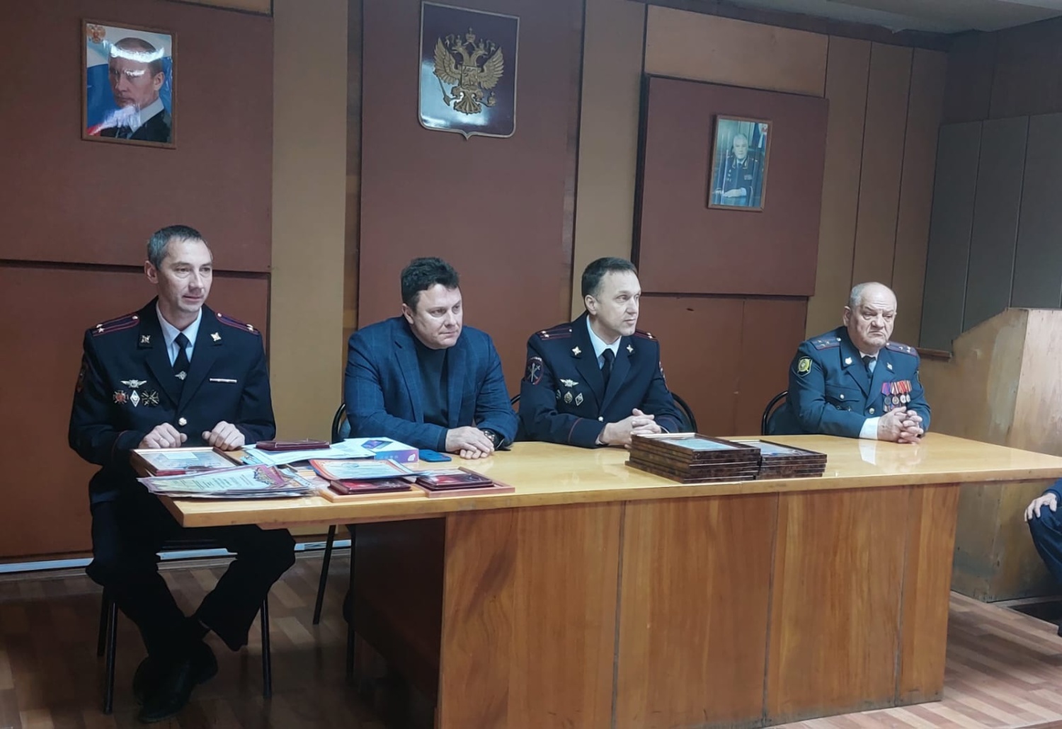 Глава Бессоновского района поздравил полицейских с Днем сотрудника органов внутренних дел Российской Федерации