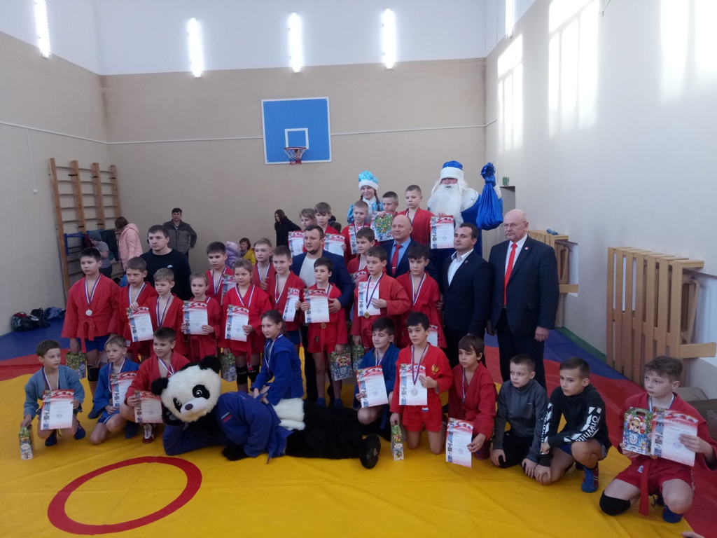 Соревнования по самбо на призы Деда Мороза