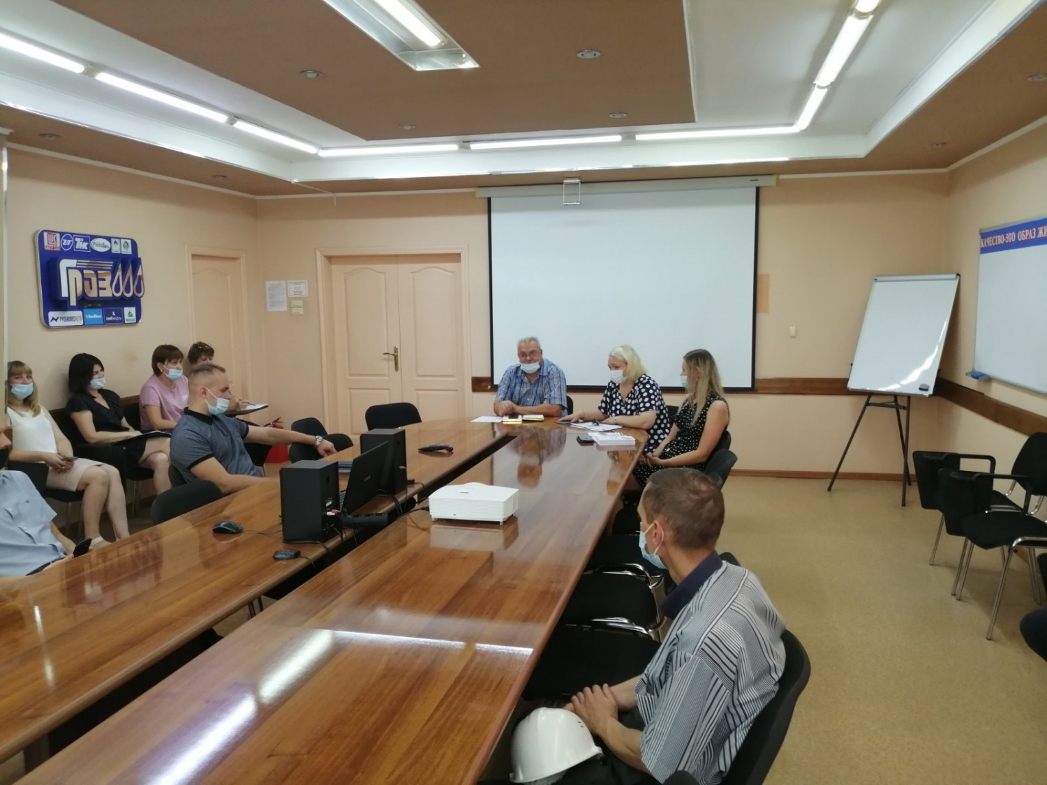 Рабочие встречи с трудовыми коллективами Бессоновского района по вопросу вакцинации против коронавирусной инфекции