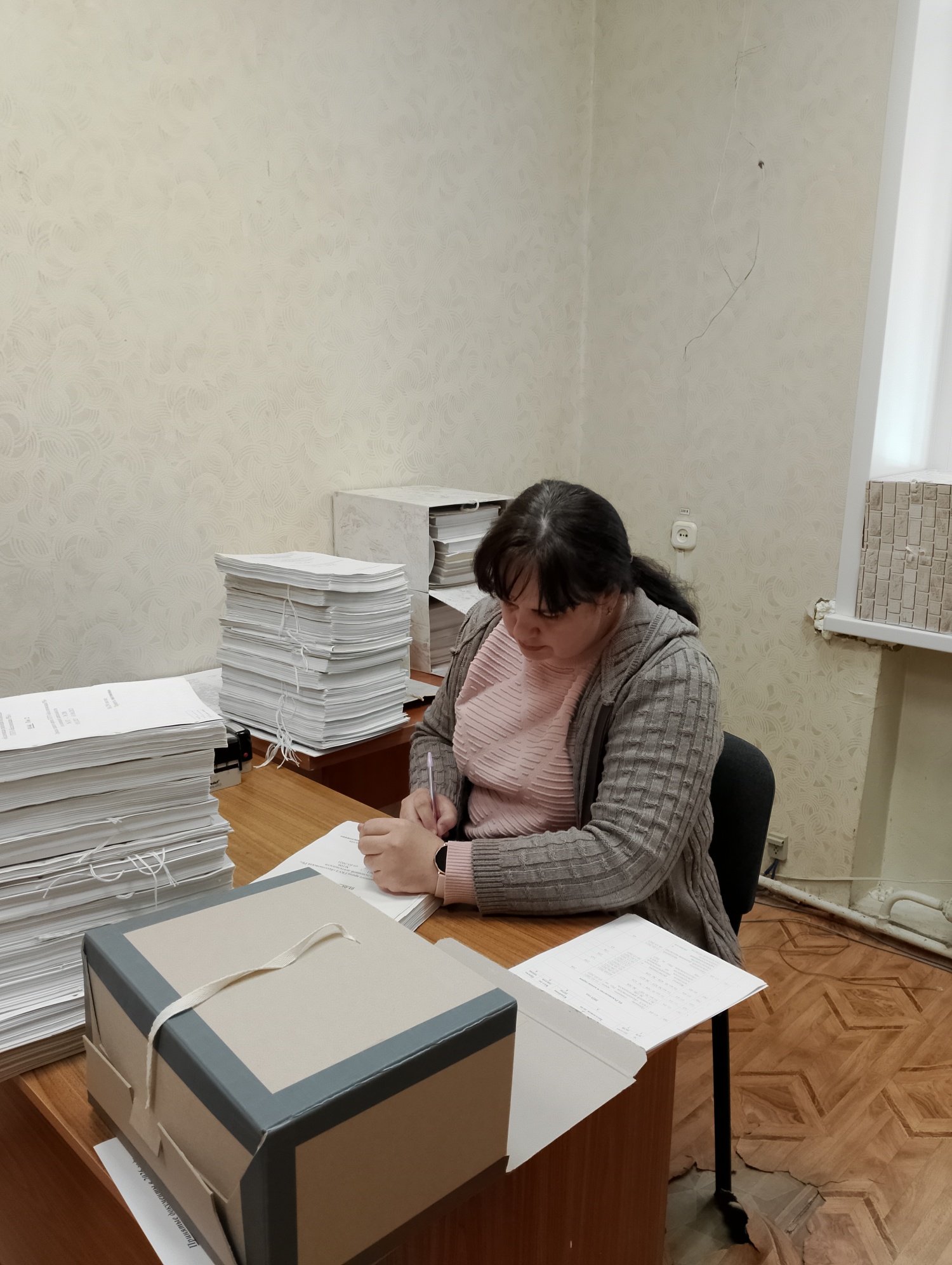 Рабочие будни архивного отдела администрации Бессоновского района