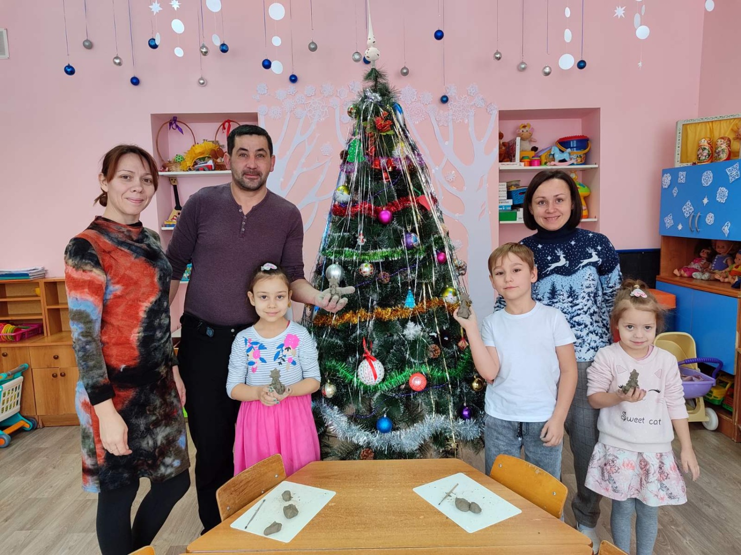 Прошёл мастер-класс по лепке из глины "Новогодняя ëлочка"