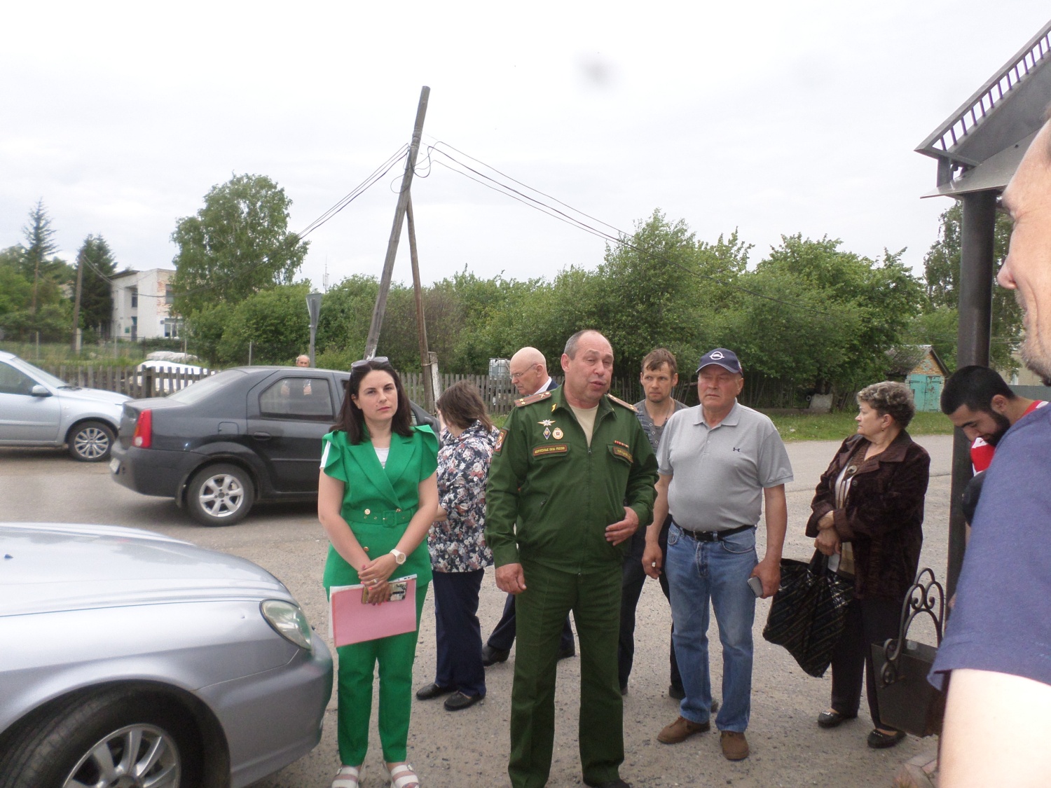 Члены рабочей группы по отбору граждан на военную службу по контракту приняли  участие во встрече с населением