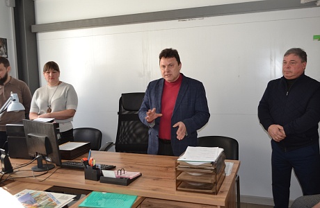Глава Бессоновского района Александр Воронков с рабочим визитом посетил ООО «Пензенский завод по переработки Масличных культур»