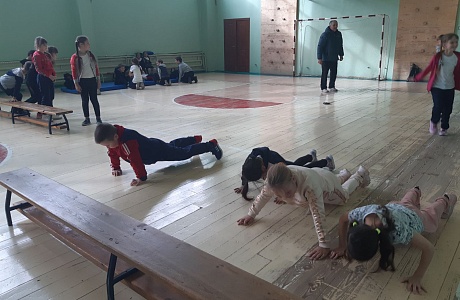 Первоклассники МБОУ СОШ с.Чемодановка сдали нормы ГТО
