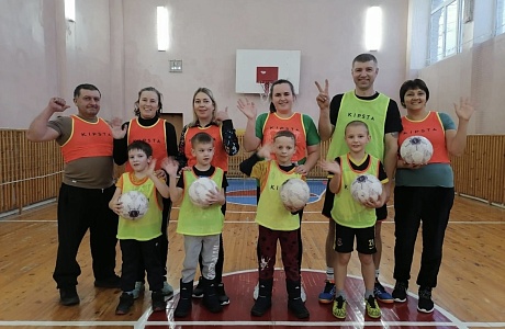 В школе с.Кижеватово прошло спортивное мероприятие «Папа, мама, я – футбольная семья!»