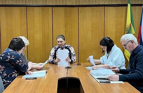 Рабочая группа Территориальной избирательной комиссии по приему и проверке избирательных документов начала прием документов