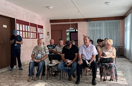 В с. Степановка состоялась рабочая встреча с населением первого заместителя главы Бессоновского района Александра Карагодина