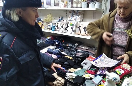 Профилактические беседы с жителями района по мошенническим действиям