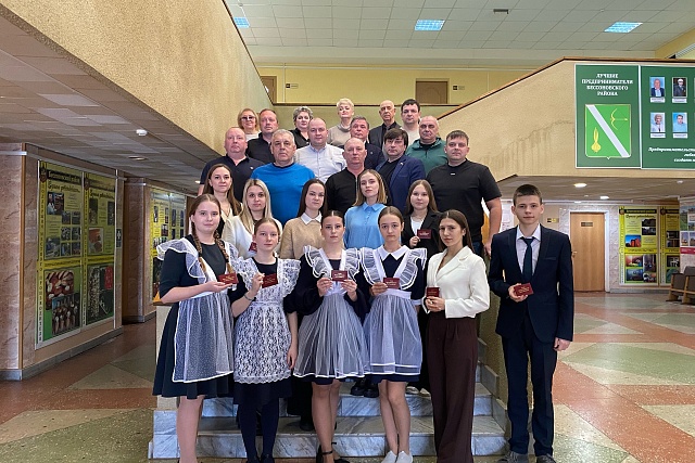 Новые лица в молодежном парламенте – официально вручены удостоверения