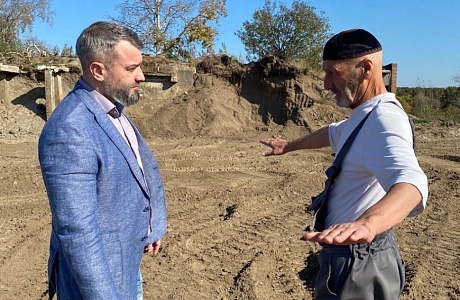 Глава Бессоновского района Александр Воронков совместно с Антоном Шароновым, депутатом Законодательного Собрания Пензенской области, проконтролировали ход работ на строительной площадке канализационных очистных сооружений в с. Бессоновка
