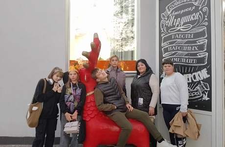 в Пензенском драматическом театре им. Луначарского работала творческая лаборатория «За Мейерхольда», в Пензенском драматическом театре им. Луначарского работала творческая лаборатория «За Мейерхольда»,