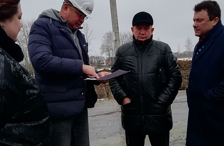 Планерка на строительной площадке школы на 550 мест в с. Бессоновка. Планерка на строительной площадке школы на 550 мест в с. Бессоновка.