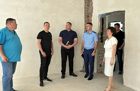 Глава Бессоновского района Наталья Шалдаева провела мониторинг выполнения календарного графика ремонтных работ в МБОУ СОШ им. Героя Советского Союза А.М. Кижеватова
