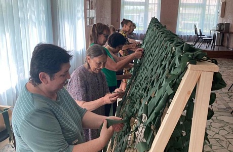 В Степановке плетением маскировочных сетей на добровольной, безвозмездной основе занимается коллектив жительниц данного села. 