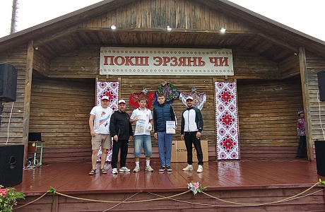  Состоялись соревнования по мордовской борьбе в рамках праздника "Покш Эрзянь Чи"