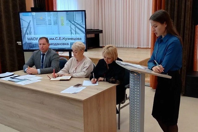 На базе МАОУ СОШ им.С.Е. Кузнецова в с.Чемодановка прошёл семинар для руководителей  общеобразовательных учреждений Бессоновского района 