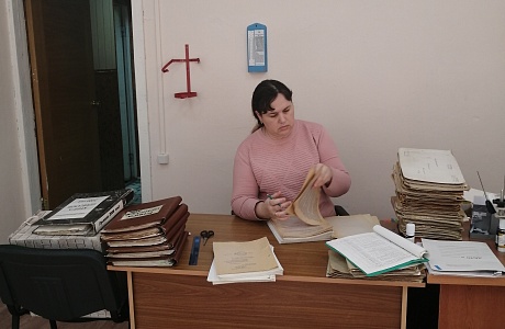 РАБОЧИЕ БУДНИ АРХИВНОГО ОТДЕЛА АДМИНИСТРАЦИИ БЕССОНОВСКОГО РАЙОНА