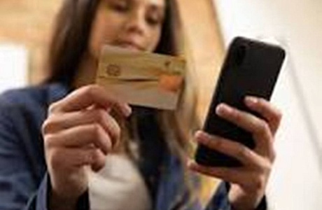 Президент РФ подписал закон, обязывающий банки проверять переводы физлиц на мошенничество