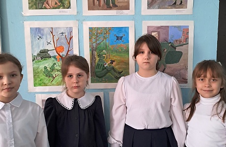 Выставка детских рисунков «Защитники земли Русской»