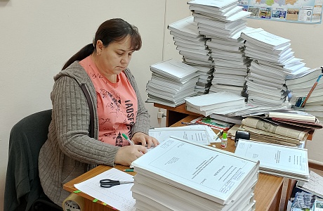 Рабочие будни архивного отдела администрации Бессоновского района