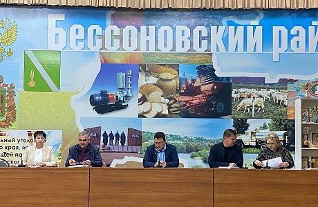 Глава Бессоновского района Александр Воронков провел планёрку
