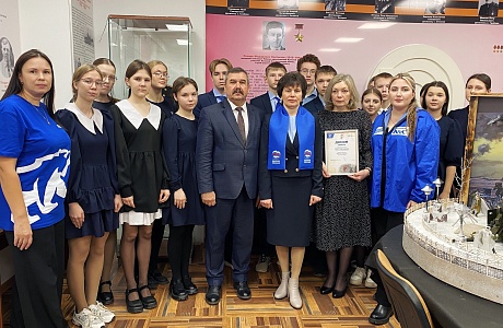 Глава Бессоновского района Наталья Шалдаева наградила лауреата Всероссийского конкурса музеев «Знать, чтобы помнить».