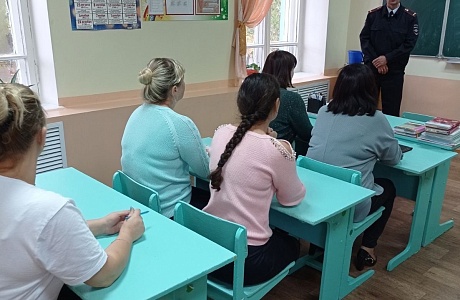 Профилактическая беседа в филиале МБОУ СОШ №2 с. Грабово в с. Чертково с педагогическим составом по видам и способам мошеннических действий
