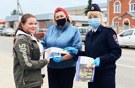 Сотрудники ГИБДД провели акцию «Фликер – каждому юному пешеходу!»