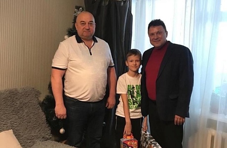 Глава Бессоновского района Александр Воронков посетил детей в рамках акции «Елка-желаний».