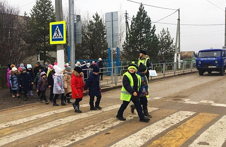 Акция «Шагающий автобус»