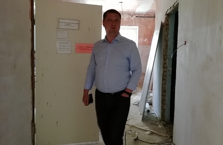 Рабочее совещание на строительной площадке врачебной амбулатории в с. Сосновка