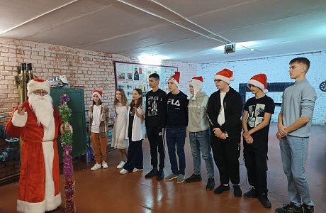В средней школе с.Степановка прошли соревнования по стрельбе из пневматической винтовки на призы Деда Мороза