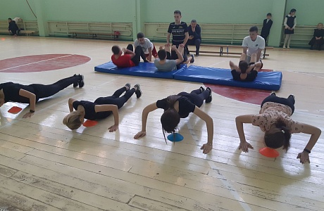 Обучающиеся МБОУ СОШ с. Чемодановкасдают нормы ВФСК ГТО