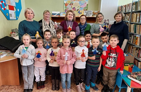 В детском саду села Чемодановка прошел мастер-класс «Кукла-оберег».