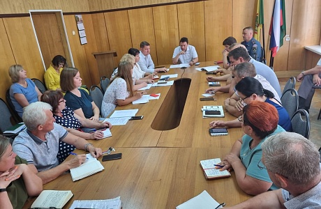Состоялась планерка администрации района под руководством главы администрации Воронкова А.Г. 