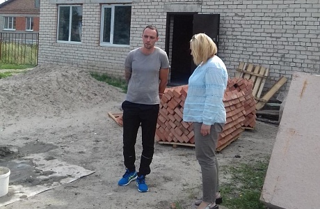 Заместитель главы администрации Бессоновского района Елена Алексеева посетила строящееся здание спортивной школы Бессоновского района