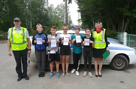 Дети призвали водителей обеспечить безопасность «маленьких пассажиров»