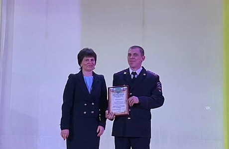 Глава Бессоновского района Наталья Шалдаева поздравила полицейских с наступающим праздником!  