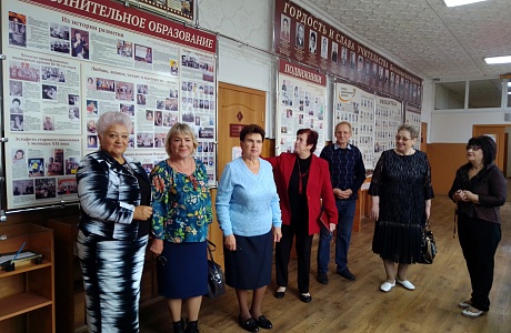 В Зале учительской славы