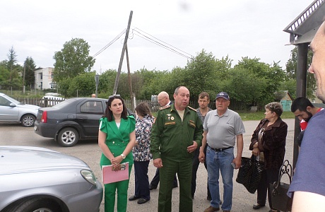 Члены рабочей группы по отбору граждан на военную службу по контракту приняли  участие во встрече с населением