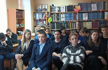 Книжная выставка – дискуссия «Жизнь прекрасна – не губите ее»