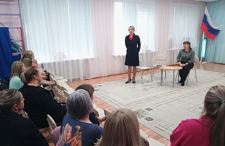 Сотрудники Госавтоинспекции приняли участие в родительских собраниях на территории района