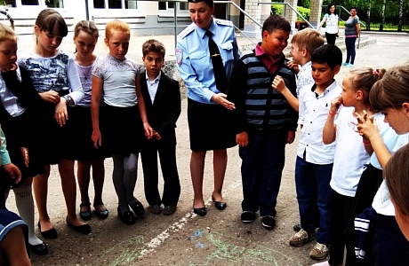 Конкурс рисунков на асфальте «Соблюдай ПДД!»