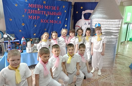 Ко Дню космонавтики в детском саду села Кижеватово  открылся мини-музей "Удивительный мир космоса".