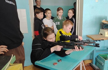 В школе им. А.М. Кижеватова прошел отборочный этап военно-спортивной игры «Зарница 2.0»